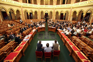 Diákok a Parlamenti Ifjúsági napon az Országházban